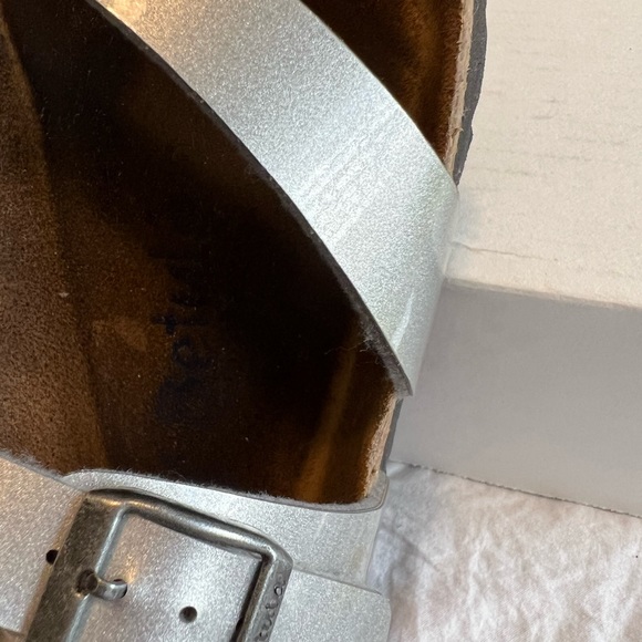 Betula slip on sandal size 6, silver, cross toe, easy on - Picture 5 of 8